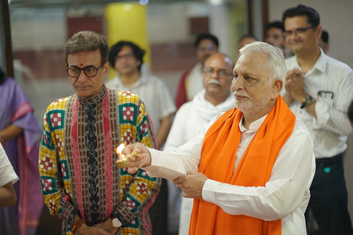 EkatmaDham's tweet photo. वेदांत की रसधार में डूबा भारत भवन सभागार
एकात्म संवाद के साथ दो दिवसीय एकात्म पर्व का समापन.... 

#ekatmaparva #ekatmadham https://t.co/KJNIakXwW5