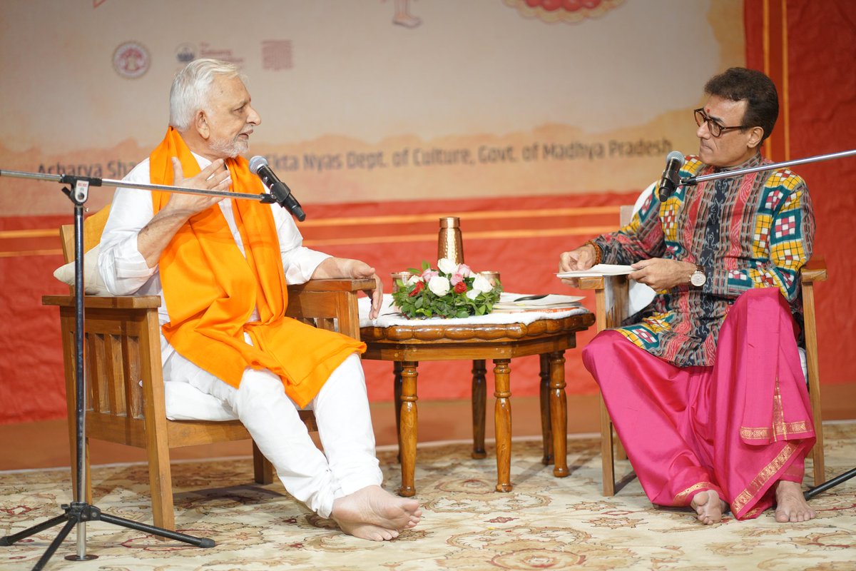 EkatmaDham's tweet photo. वेदांत की रसधार में डूबा भारत भवन सभागार
एकात्म संवाद के साथ दो दिवसीय एकात्म पर्व का समापन.... 

#ekatmaparva #ekatmadham https://t.co/KJNIakXwW5