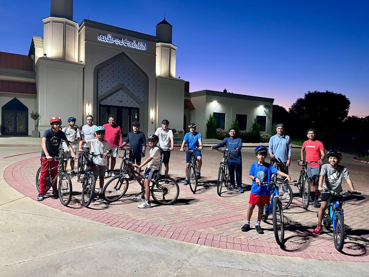 AnsarullahUSA's tweet image. Another bicycle club in action. This time from Dallas. Ansar and Atfal together. Have a safe ride.