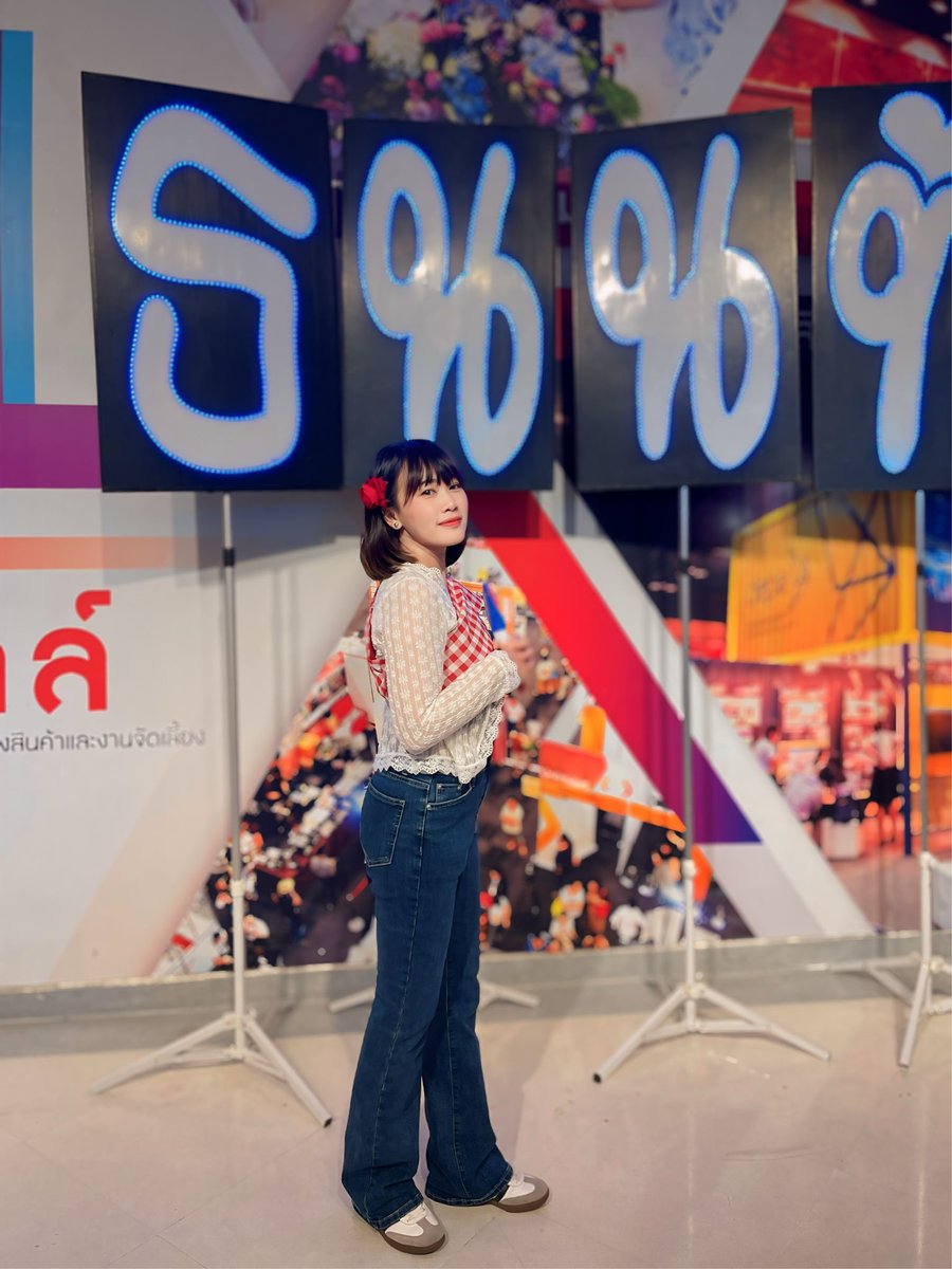 Ypp_iew's tweet photo. ถ้าไม่ใช่นนท์ ก็ไม่ใช่ใครที่จะทำให้เราได้มารู้จักกัน @khimnoi_nontfam @tati_mint  
#NONTTOUR_Khonkaen 
#NONTTHAILANDTOUR 
#NONTTANONT
#นนท์ธนนท์ #นนท์แฟม https://t.co/LFdGADYBsO