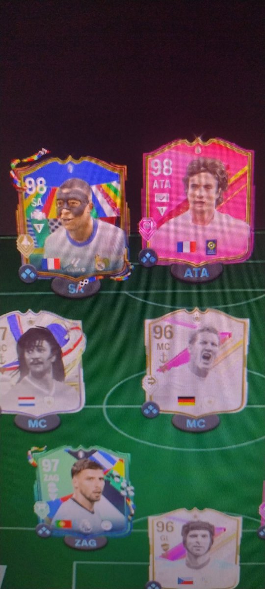 Bom dia família ❤️ 
Um domingão abençoado pra todos nós!
Bora de Livezinha ⤵️
Partiu Ut Champions com esse time apelão e bora testar o Mbappé 🙅🏼‍♀️🔥
Estou ao vivo na Twitch!  twitch.tv/JenniMaiaD?sr=a