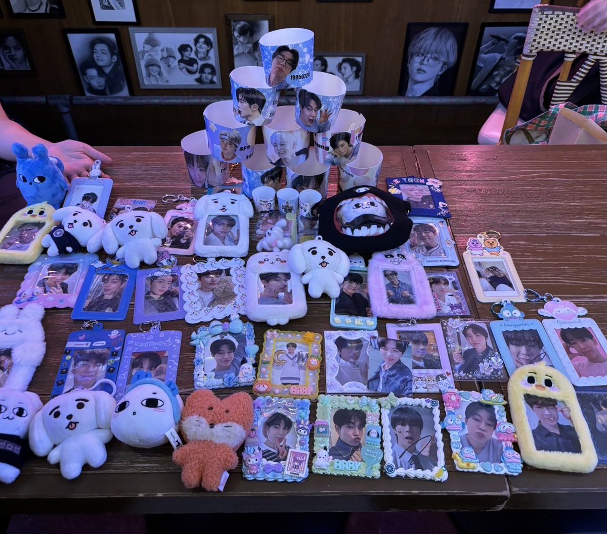 indawon97's tweet photo. 昨日の思い出＾＾みんな優しくて初対面とは思えないほどたくさんお話できたのが嬉しかった〜ソンムルもいっぱい大事に使います🌼むーちゃんはクオリティ鬼すごいしまりさんからもｵﾘﾀﾞﾝ?もらって本当に優しい世界すぎましたт т
sf9はぱんたじ含めて大大大好きなグループ https://t.co/iBEmhhmCYK