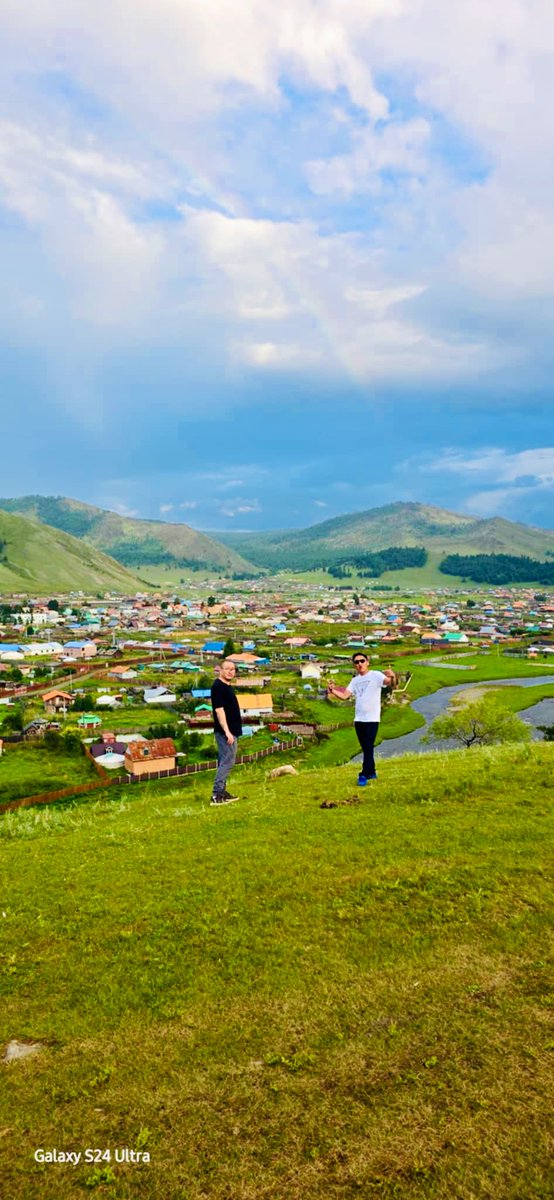 Ёоооё энэ гар мар яах гээд байнаа 🤣