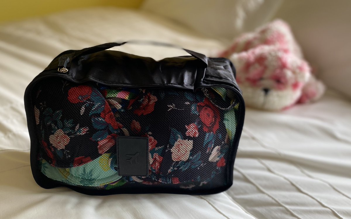 BlancoGoGo's tweet image. When you’ve put (squished) them into a #PackingCube, it definitely doesn’t look like too many bikinis, does it? 
#Bagpuss doesn’t think so….

#MexicoBaby 🇲🇽 ☀️ 👙