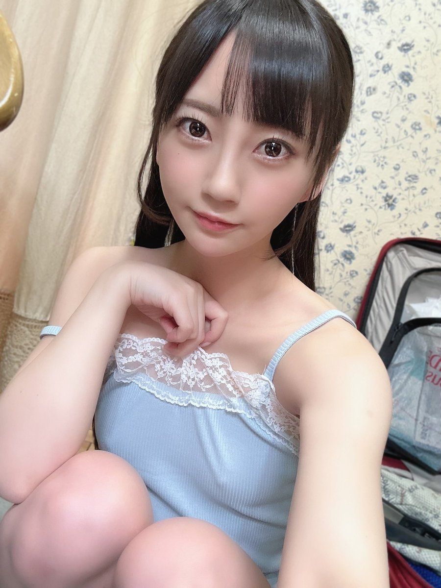 ＃七沢みあの豆知識⑤

（④の続き）
＃七沢みあ ちゃんは彼女持ちの男は狙わないというポリシーがあるので（意外っ！！😲）、折角仲良くなったその他校男子とはお友達でいた。

しかし、惚れた弱みに付け込んだ相手にバイトを紹介して欲しいとお願いされ、バイト先のスーパーで一緒に働く事に。