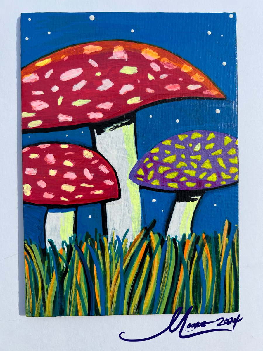 EyelpaintuMoore's tweet photo. Fungi-Oil Paint marker and Blacklight paint #Art #mushrooms #grow #Glow #trilight #Painting #MooreArt #vision https://t.co/I0DlZ8DDeq