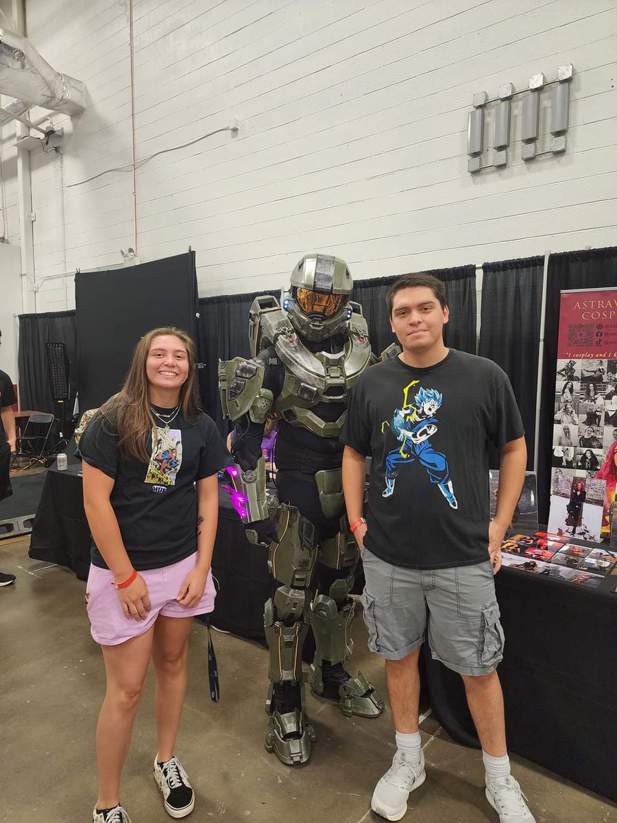 brian_borrayo's tweet photo. Fun time people watching at Fairfax Comiccon. https://t.co/AXr8x4dYCq