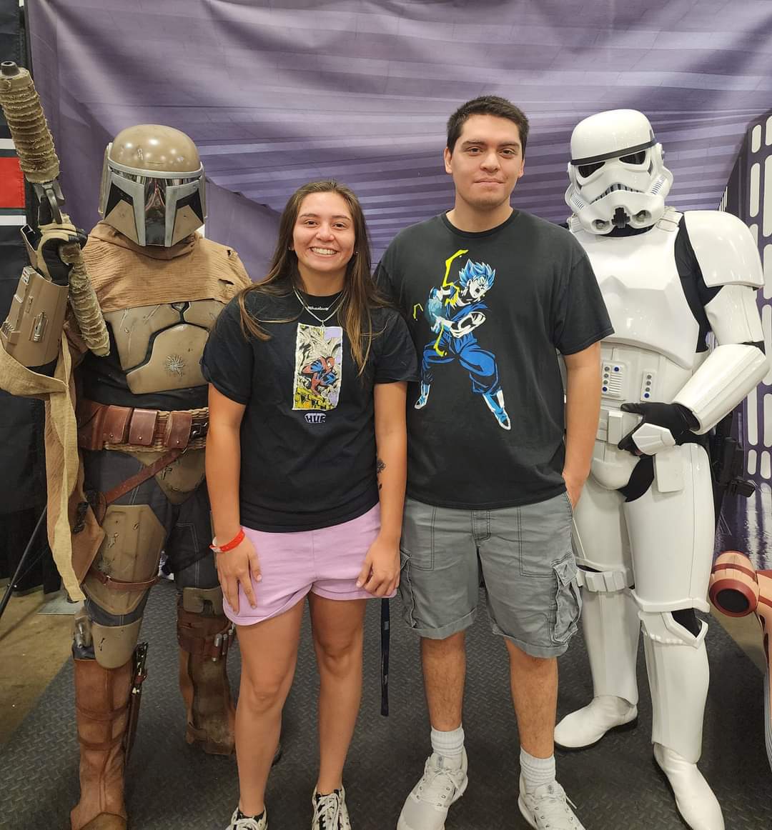 brian_borrayo's tweet photo. Fun time people watching at Fairfax Comiccon. https://t.co/AXr8x4dYCq