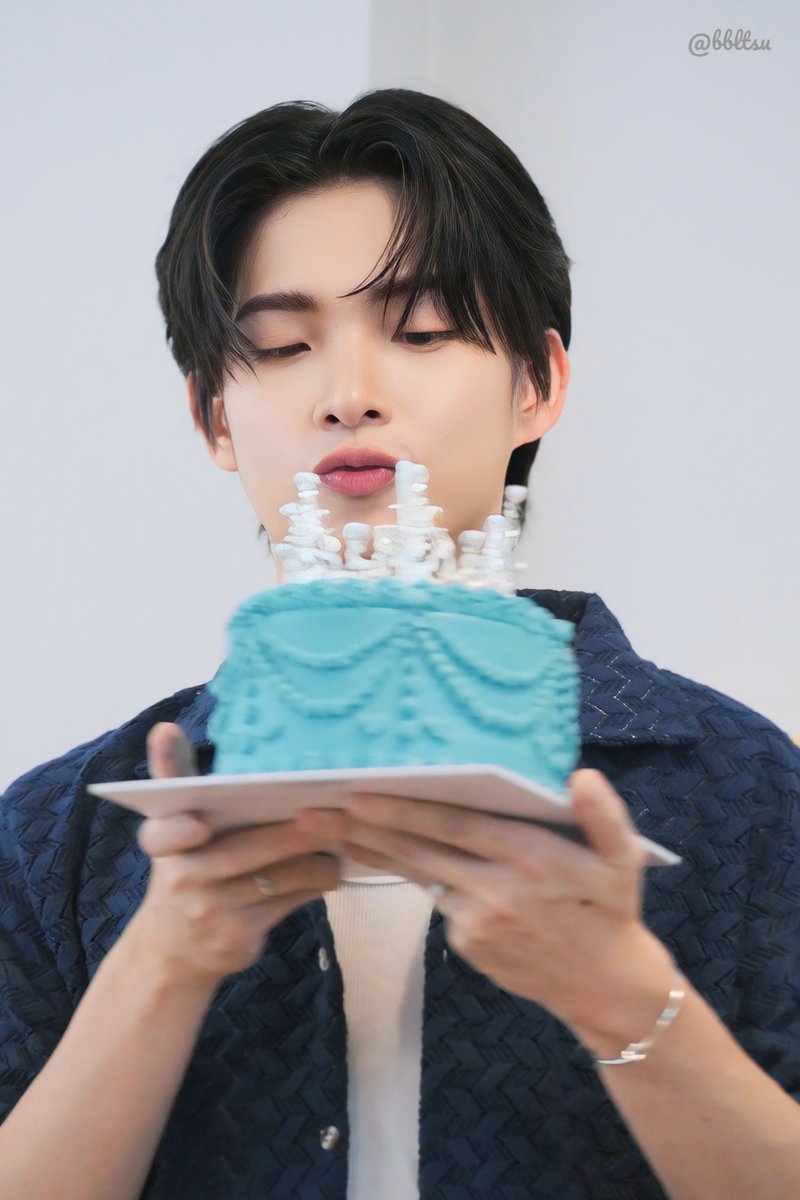 peesu__s's tweet photo. 17.08.24 🎂HBDไ��๋ไต๋~1

#25thBirthDaywithtaitnp 
#taitnp https://t.co/LTNnVHSKMc