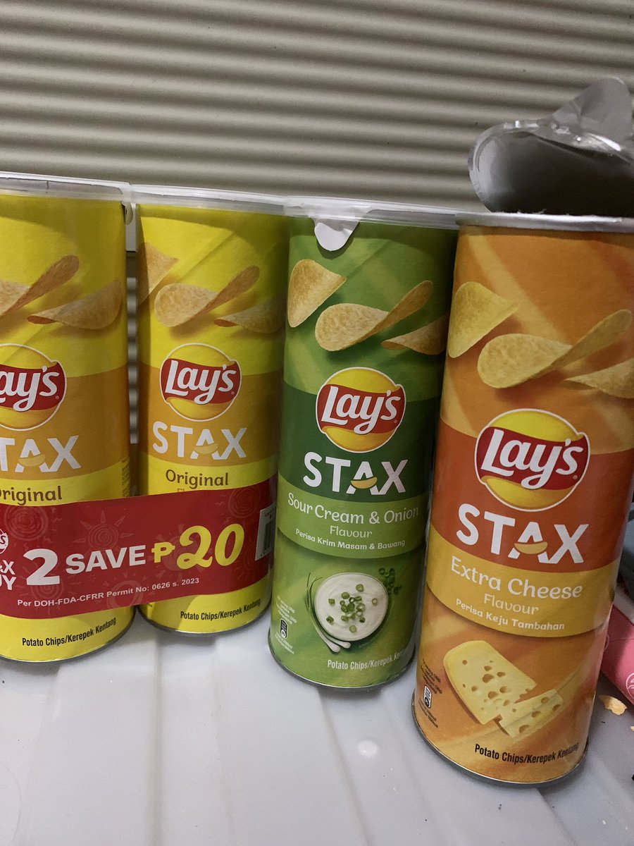 MissGreenSunny's tweet photo. Bumili ako ng isa kanina pauwi, pag alis ng pinsan ko nag grocery bumili ng 3 hahaha hindi halatang nagustuhan niya 😆 @LAYS @LaysPhilippines 

@MissMarisRacal ❤️

#LaysSTAX https://t.co/MdfTWsKqYw