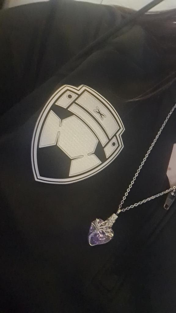 Mandy_EGS's tweet photo. @henRYANand_ ik heb deze daar onder andere bestled hijs nog helemaal heel en mooi dus het is best goed opzich maar je moet gewoon geluk hebben met wat je haalt waar dacht je overnaar of is t gwn n random vraag? https://t.co/rhB7qgK5JM