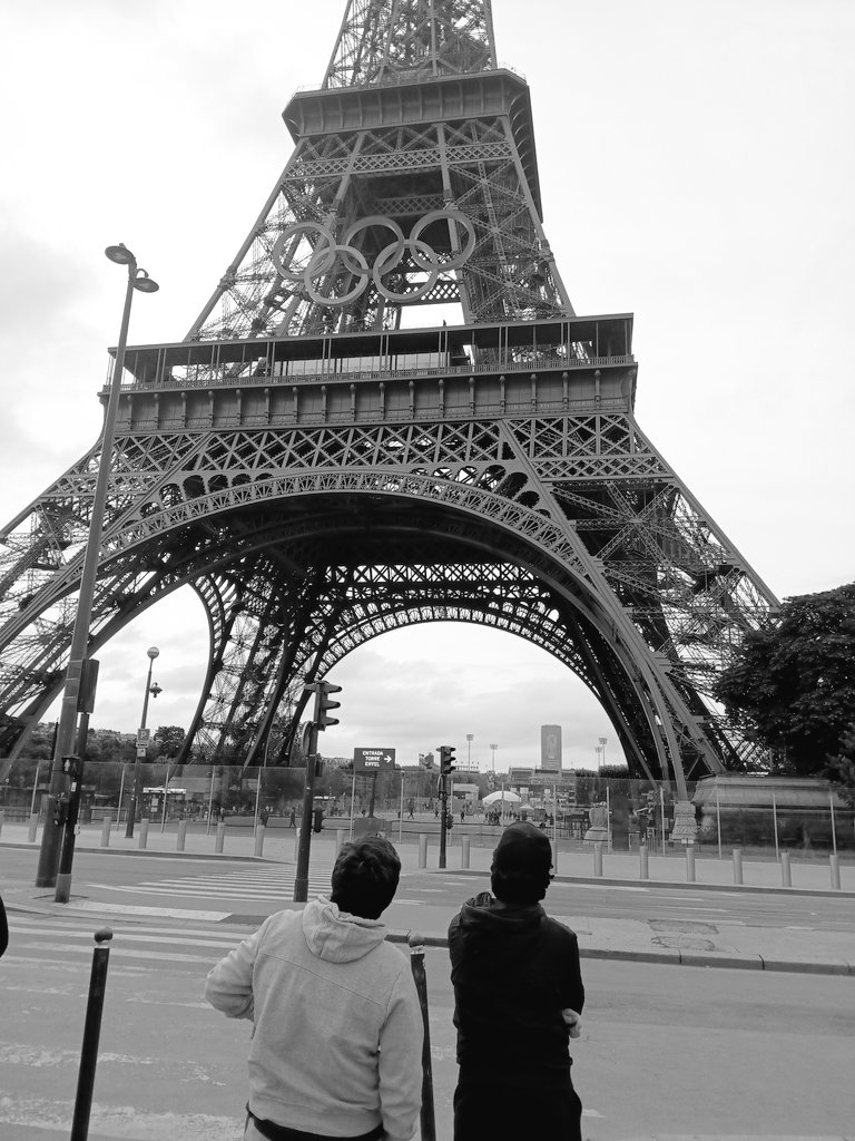 DavinaDesmadryl's tweet image. #Eiffeltoren #Eiffeltower #latourEiffel  #Paris #memories 💕🗼