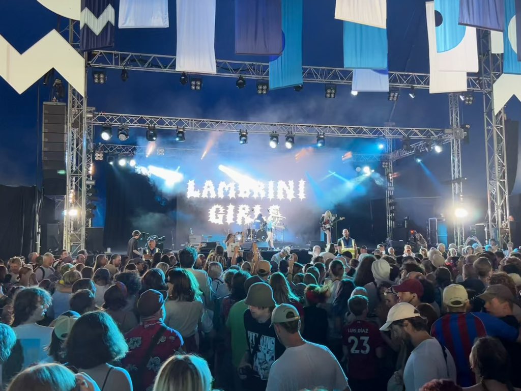 gdpreston's tweet photo. Iβm not sure how anyone can follow Lambrini Girls - that was quite something #GreenManFest https://t.co/E8vnBz2BMu
