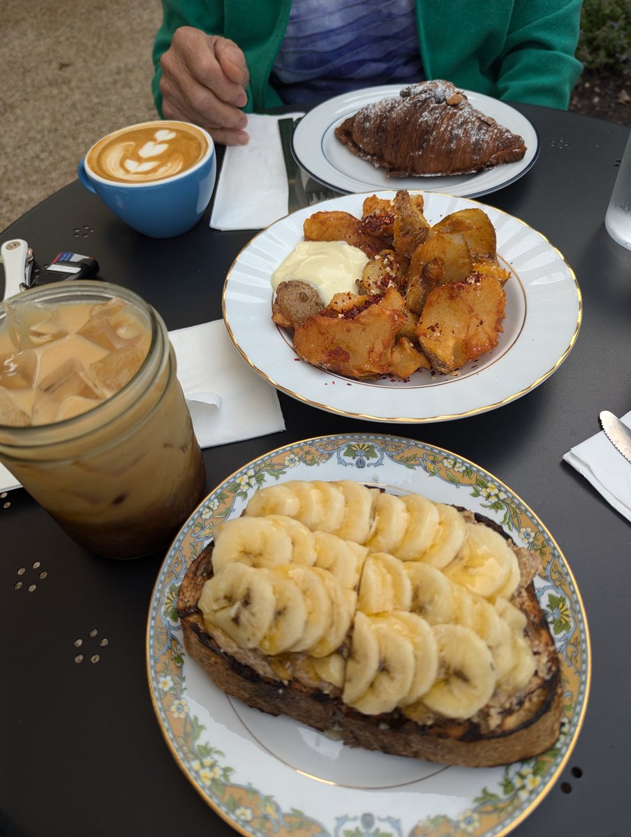 Pre-farmers' market breakfast with the m-i-l at Mom n Ems Madisonville