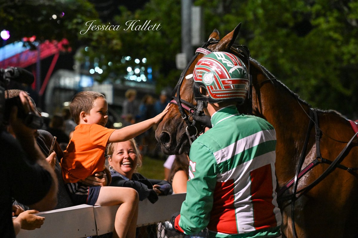 Jessica Hallett tweet media