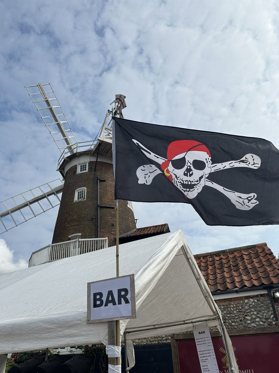 Looks like pirates are in town! If you’re coming along to #Cley Harbour Day, please park in the village hall car park, not in the High Street. Thank you