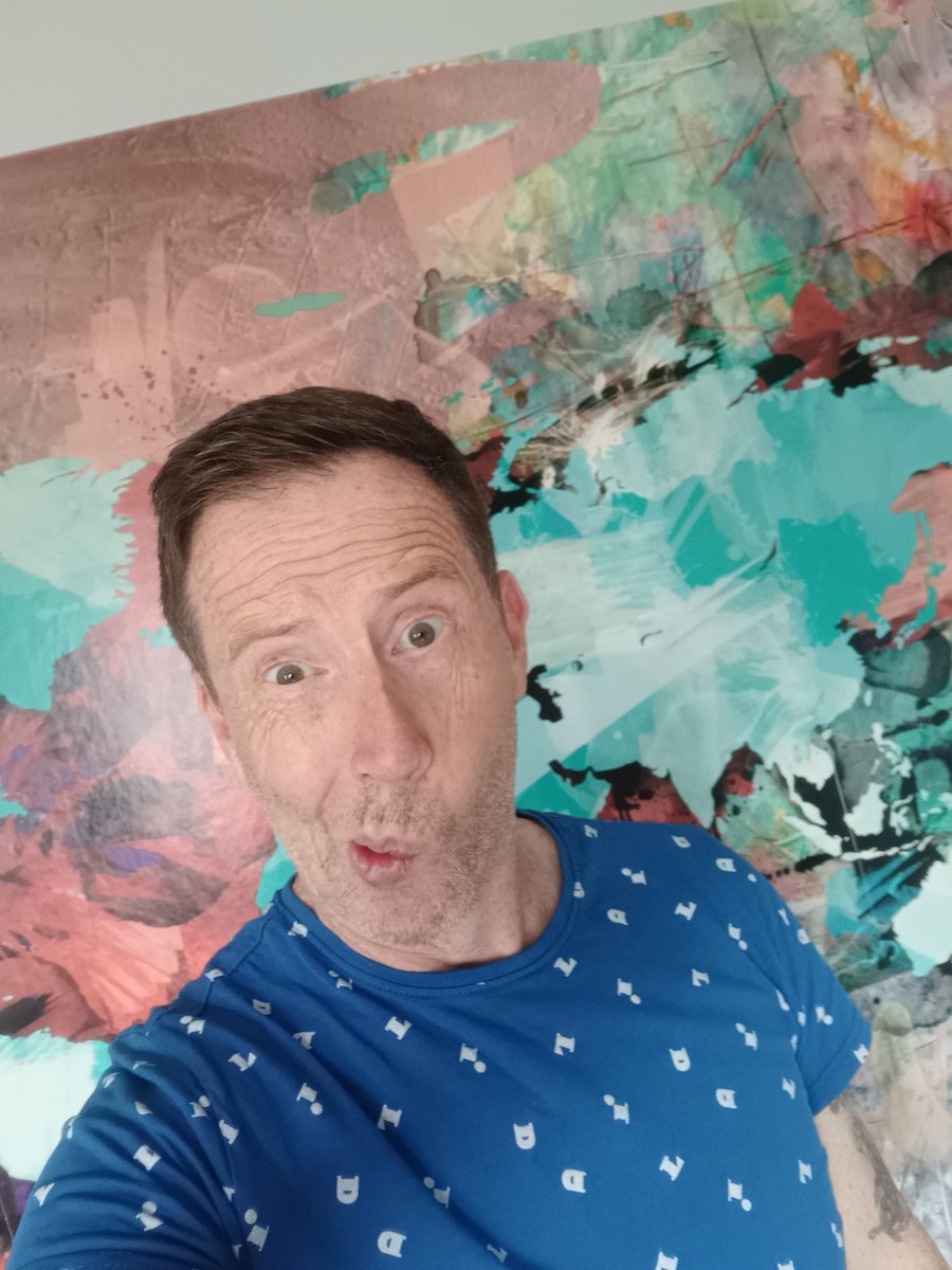 The aches in my legs and gluteus maximus have subsided a touch so clearly time for chest and leg day. Huzzah! Lidl t shirt because I am cool. Best tune in my ears was RATM with their poignant live song 'bullet in the head'.