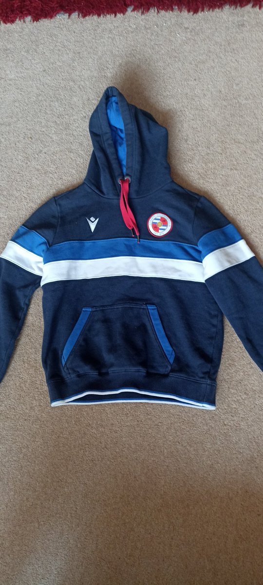 gboniface02's tweet image. Getting rid of this large junior (146-158cm) hoodie from 2019/20 season. Great condition
Message if interested #readingfc