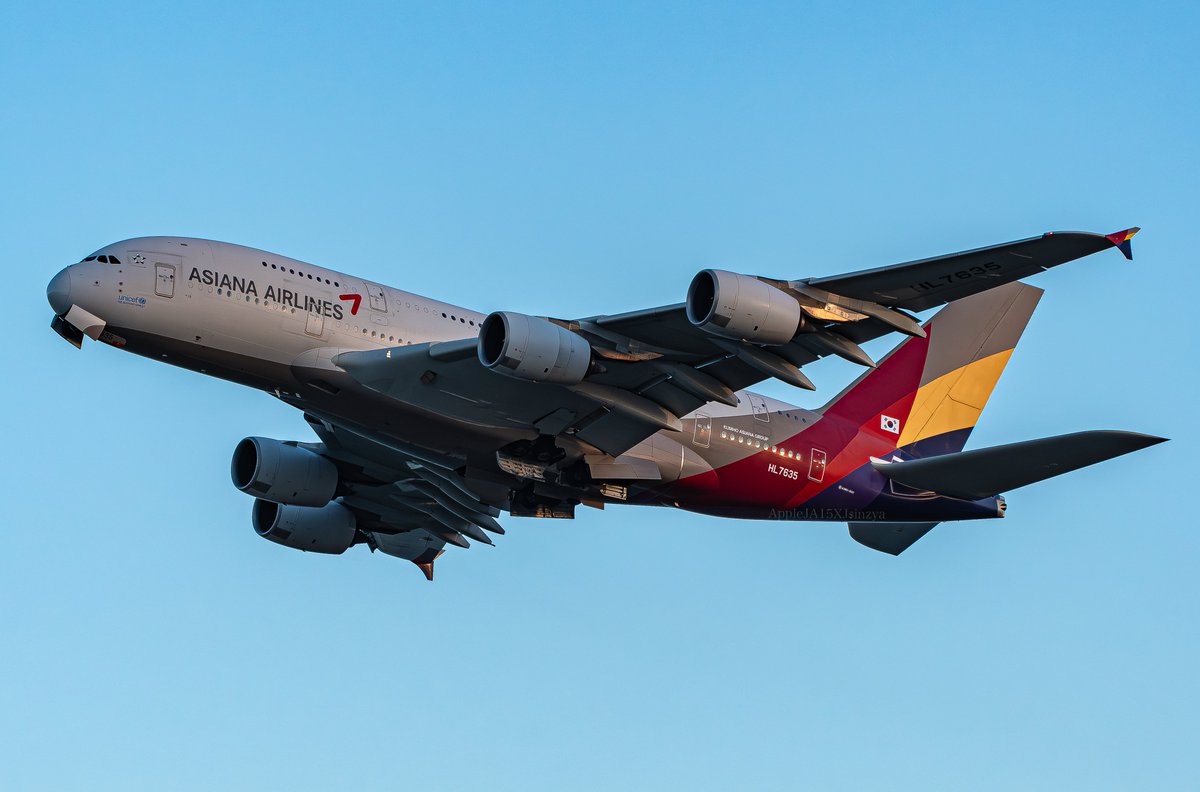 AppleJALsinzya's tweet photo. #アシアナ航空 #A380 #HL7635 #関空展望ホール
お待たせいたしました！
昨日、8月17日に関西国際空港で撮影したアシアナ航空のA380が離陸する姿の4カットです！
A380の美しく迫力ある離陸姿はやはりとてもカッコ良く、初めて関空展望ホールからA380の離陸を撮影したのでとても感動しました！！！！ https://t.co/9ku80givsM