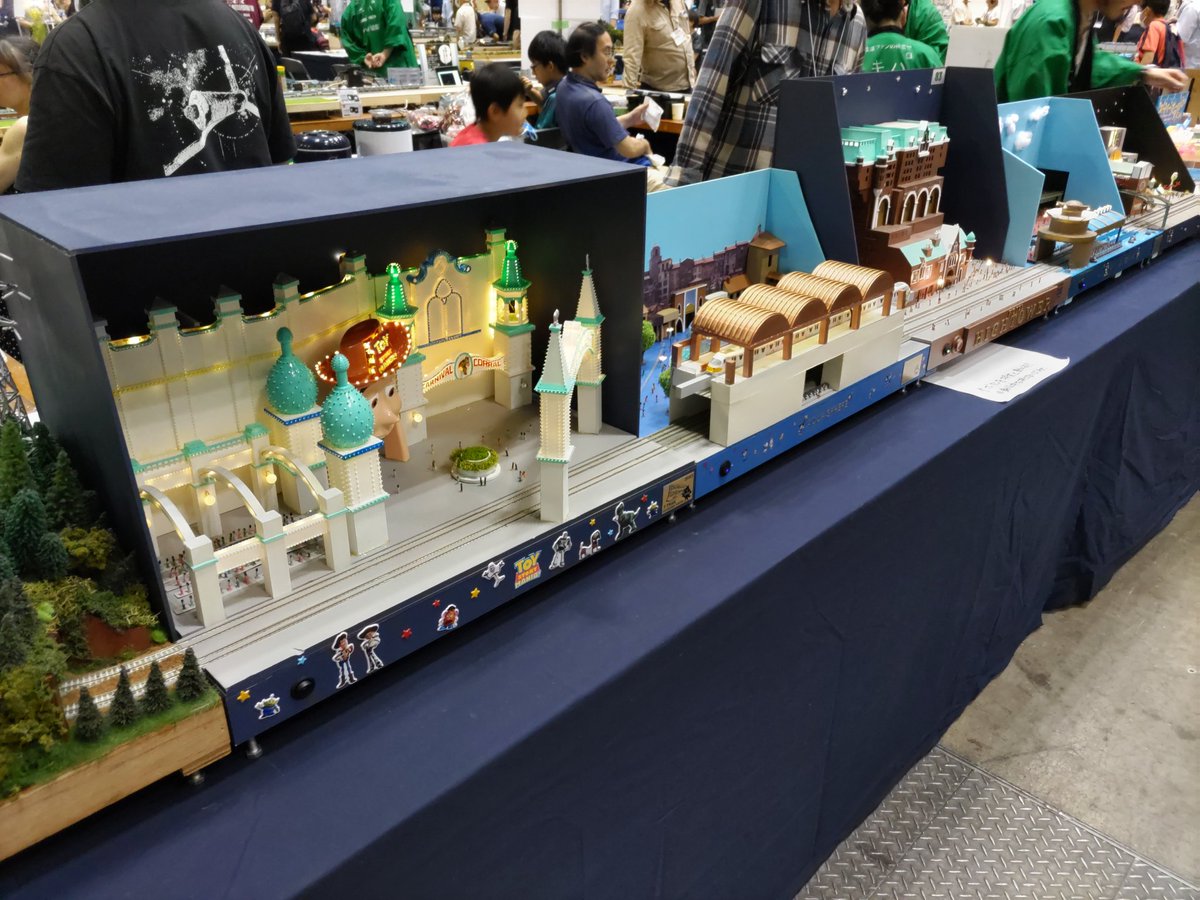SS_Exp's tweet photo. 国際鉄道模型コンベンションにてキハ模型部の一角にTDSのモジュールを並べさせて頂きました。たくさんの方に観ていただきありがとうございました❗️#キハ #人形町キハ #キハ模型部 #東京ディズニーシー #TDS #bigbandbeat #アクアトピア #アクアスフィア #トイ・ストーリーマニア #タワーオブテラー https://t.co/aVGMZn71qn