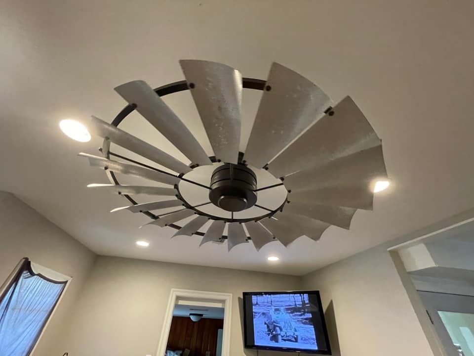 Tarnished Tin is becomming quite the popular finish these days! Would you go with a tarnished tin look for your fan design?!?!

_
#tarnishedtin  #rusticranch #ranchhouse #ranchy #westernlife #westernlifestyle #westernhome #customwesterndecor #customwesternart #rusticbohodecor ...