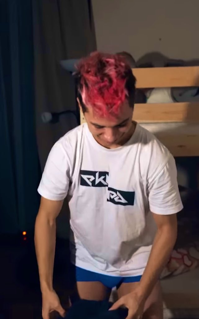 sexy_influ_pol's tweet photo. 💕💕FRIZ💕💕 ale ciacho ciekawe ile ma cm, czy tylko ja nie zwracałem uwagi?#dick #kutas #majtki #ciacho #gay https://t.co/2kIpVrOlye