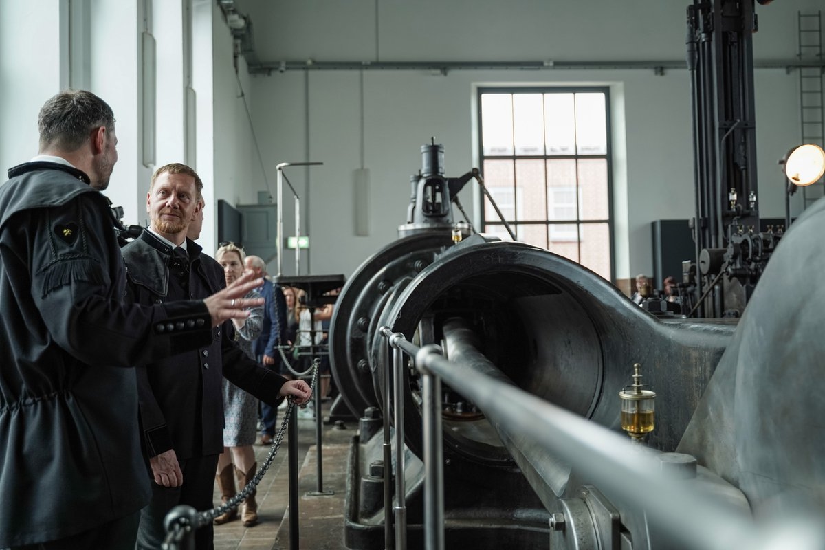 MPKretschmer's tweet image. Glück Auf! Der #Bergbau gehört fest zur sächsischen Identität. Im frischsanierten Bergbaumuseum "KohleWelt" in #Oelsnitz/#Erzgebirge kann man bald wieder hautnah erleben, wie die Kohle Sachsen zum Wohlstand verholfen hat. Der Freistaat hat die Sanierung mit knapp 3 Millionen Euro