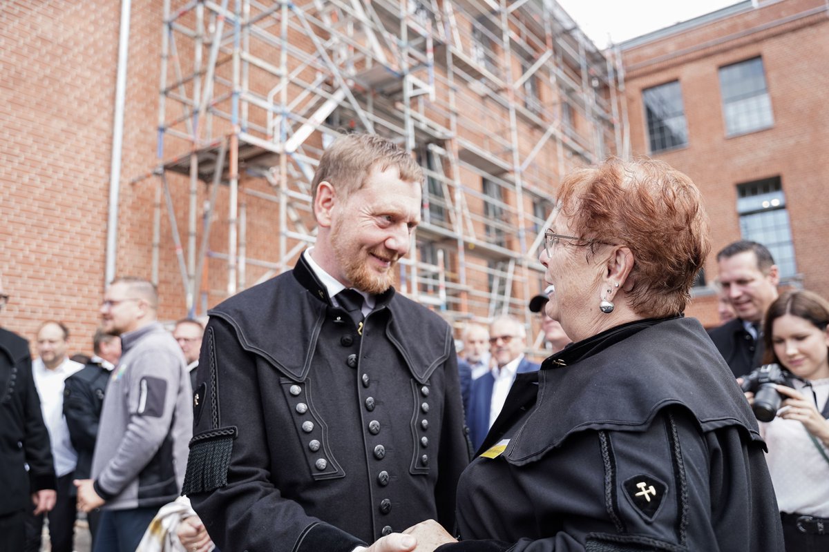 MPKretschmer's tweet image. Glück Auf! Der #Bergbau gehört fest zur sächsischen Identität. Im frischsanierten Bergbaumuseum "KohleWelt" in #Oelsnitz/#Erzgebirge kann man bald wieder hautnah erleben, wie die Kohle Sachsen zum Wohlstand verholfen hat. Der Freistaat hat die Sanierung mit knapp 3 Millionen Euro