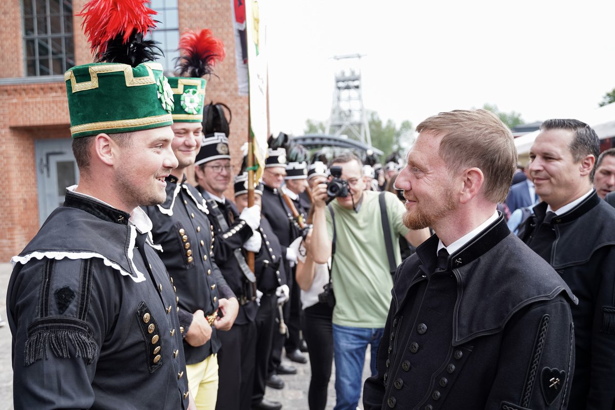 MPKretschmer's tweet image. Glück Auf! Der #Bergbau gehört fest zur sächsischen Identität. Im frischsanierten Bergbaumuseum "KohleWelt" in #Oelsnitz/#Erzgebirge kann man bald wieder hautnah erleben, wie die Kohle Sachsen zum Wohlstand verholfen hat. Der Freistaat hat die Sanierung mit knapp 3 Millionen Euro