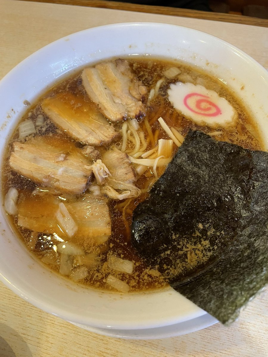 book_kt's tweet photo. 正凛亭 富津本店
今日は次女のバスケ🏀応援がてら
昼は長女と一緒に久しぶりに正凛亭さんへ
もっと色々食べたかったけど
食べ切れる自信なく
🉐セット麻婆豆腐ハーフ＋餃子
チャーシュー麺
相変わらず混んでるしどれも旨いよね
麻婆豆腐は山椒きいててめっちゃ好み
また家族で来よう
ご馳走様でした🙏 https://t.co/kZ4iu7GODA