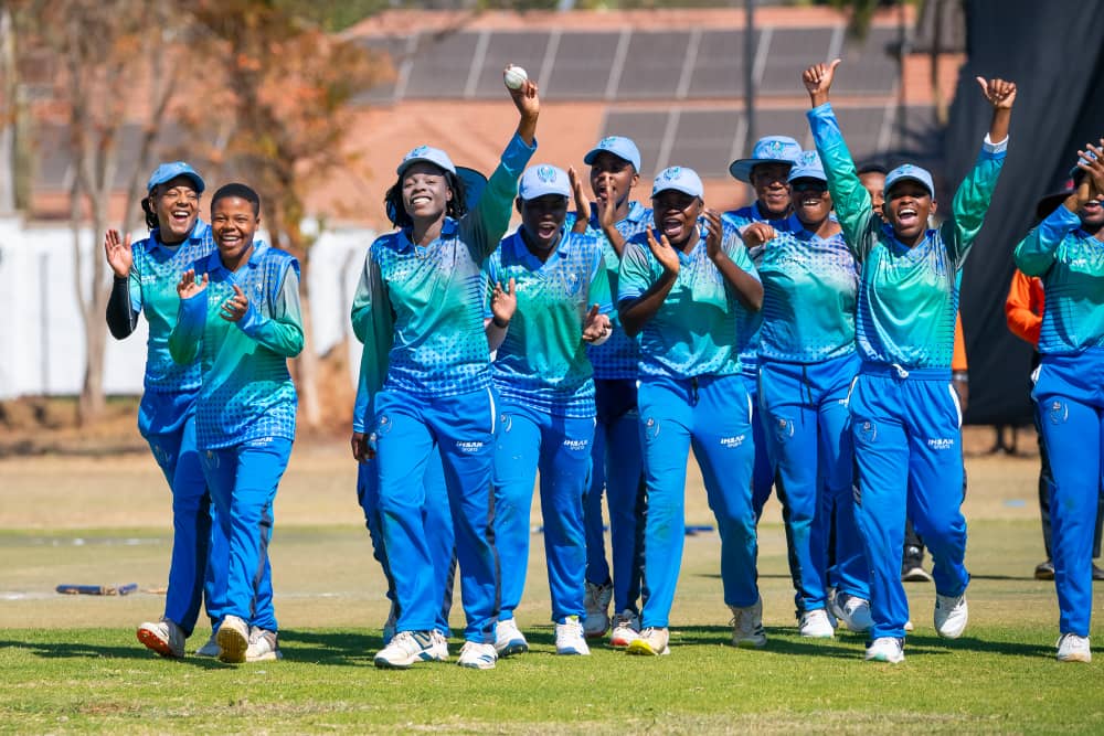 zimbabwewomen's tweet photo. #Fifty50Challenge | POTM 

For taking 5/18, Nomvelo Sibanda is adjudged the player of the match as Tuskers won by 55 runs over Mountaineers.

#MOUWVTSKW | #WeMeanCricket https://t.co/vdoEFOR2ix