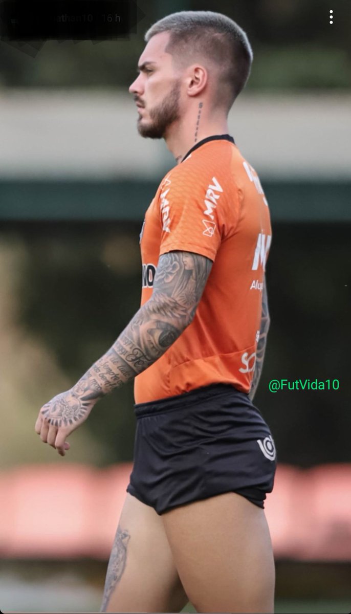FutVida10's tweet photo. O meia Nathan é uma delícia. 

☺️☺️☺️🤤🤤🤤

#Futebol #Soccer #Football #Tatuado #Sexy #Tesao #Gostoso #Gremio #NathanFV #Meia https://t.co/zaXyByZKfs