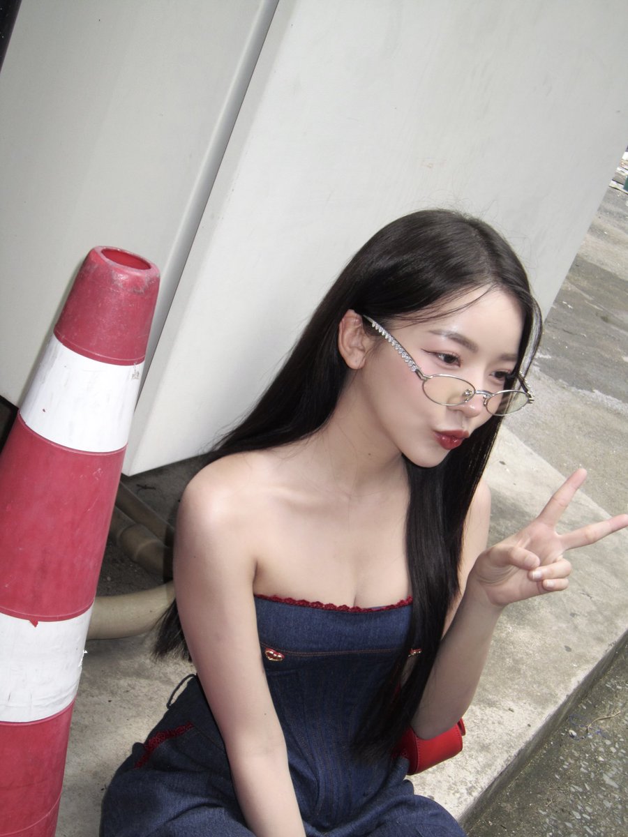 maywyda's tweet photo. มีเด็กแว่นเป็นของตัวเองรึยังคะ🤭 #maywyda https://t.co/mGG1kePFGp