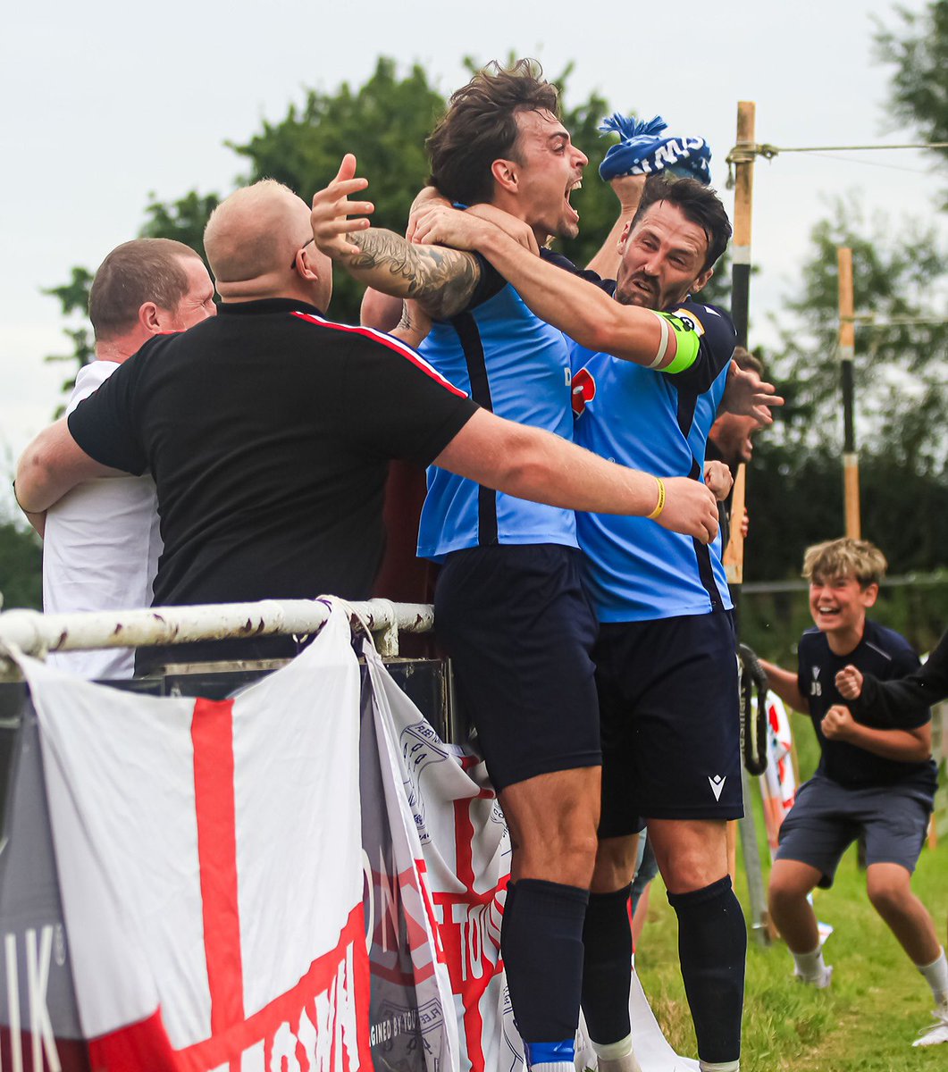 EmiratesFACup's tweet photo. The emotions of a later leveller 😍

📸 @FCFleetTown 

#EmiratesFACup https://t.co/p1S3zrpeBa