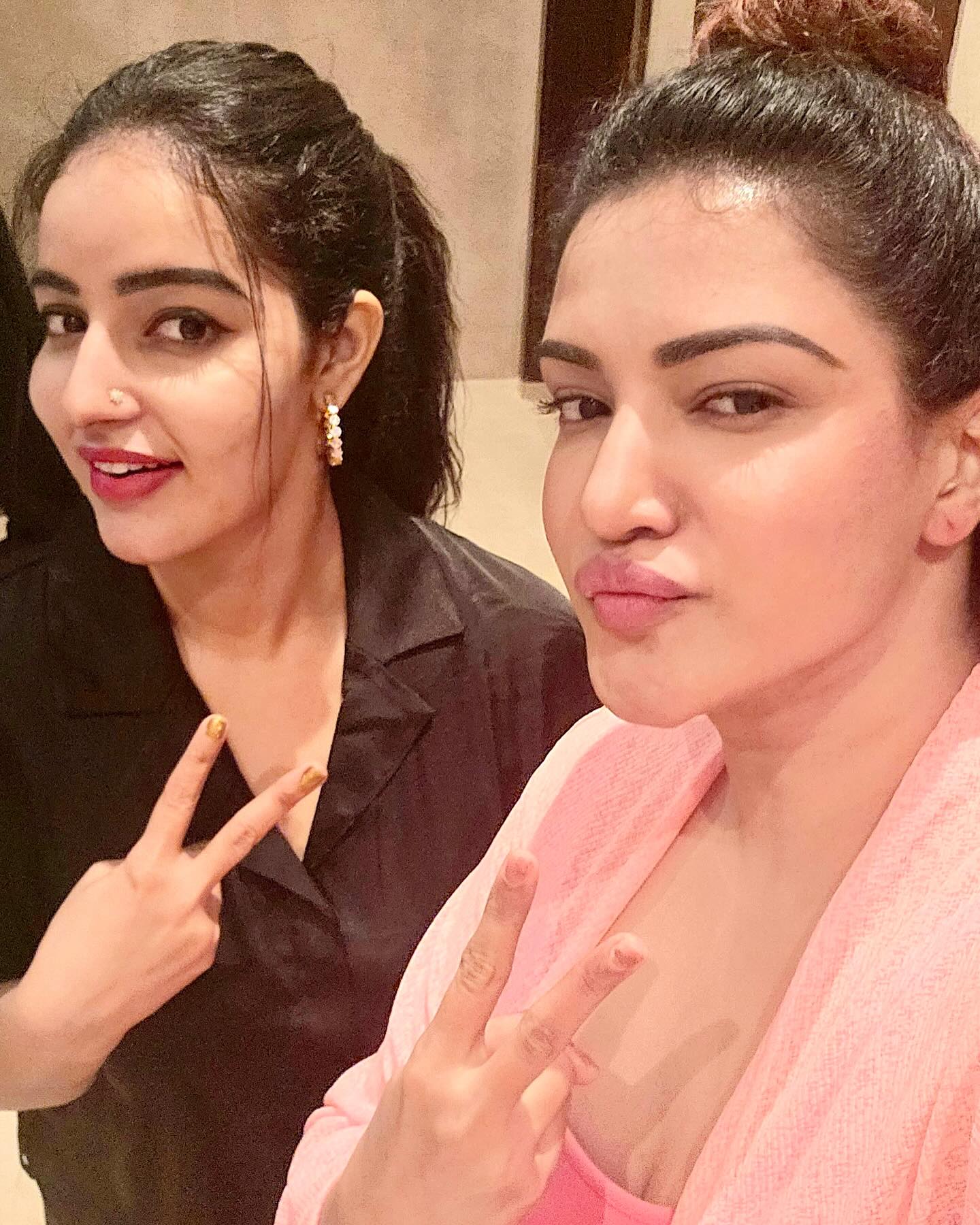 GVRFe4zbAAAI9VV?format=jpg&name=large