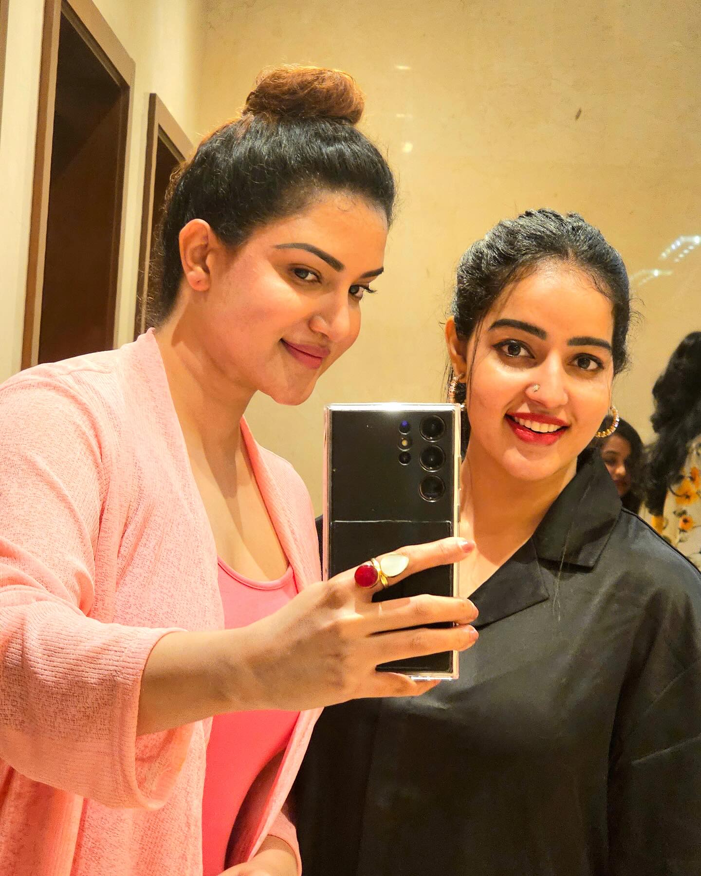 GVRFfI-agAAs1dz?format=jpg&name=large