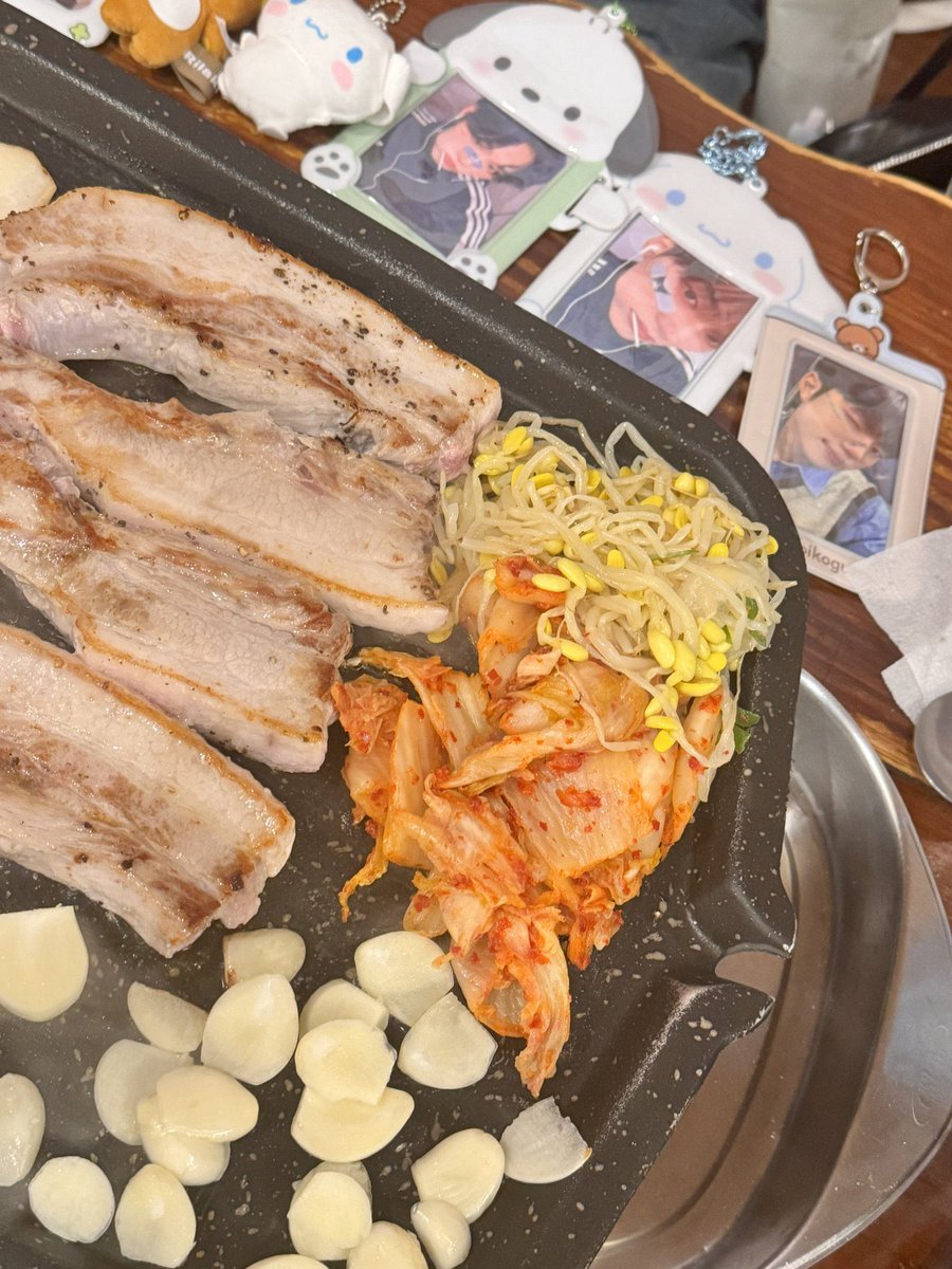 limi_0301's tweet photo. 진짜 거짓말 안하고 9시간 쉬지 않고 떠들고 먹었어요 https://t.co/rZl0fsV9Ih