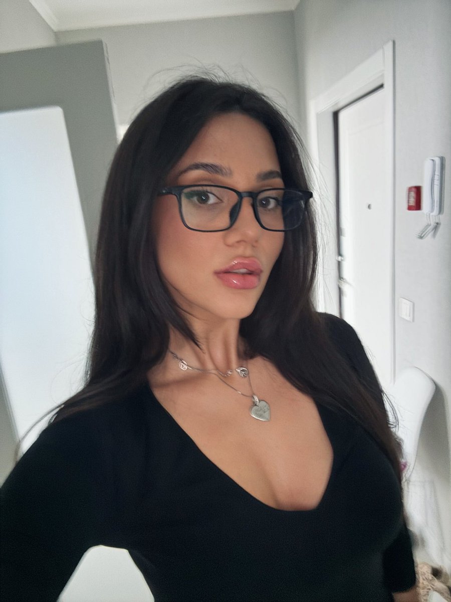 polovina tweet media