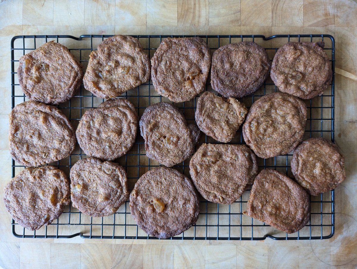 Ginger biscuits, freshly baked with very cheap and probably free electricity. Thank you <a href="/OctopusEnergy/">Octopus Energy</a> #agile #FreeElectricitySession