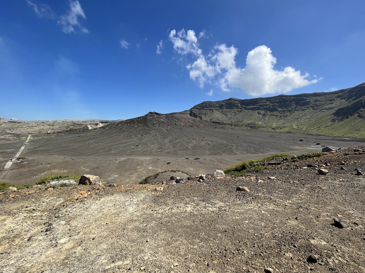 HamarnBC's tweet photo. 今更ながらスゲーな阿蘇🌋
地球は生きている🌏
#阿蘇 #阿蘇山 #阿蘇火山 #阿蘇火山火口 #阿蘇火口 #砂千里 #砂千里ヶ浜 #柱状節理
#s660
#s660modulox
#s660moduloxversionz
#honda
#hondas660
#s660モデューロx
#s660モデューロxバージョンz
#ホンダ https://t.co/RnLfkf9s83