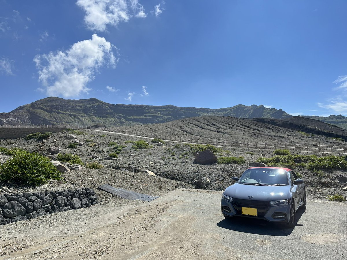 HamarnBC's tweet photo. 今更ながらスゲーな阿蘇🌋
地球は生きている🌏
#阿蘇 #阿蘇山 #阿蘇火山 #阿蘇火山火口 #阿蘇火口 #砂千里 #砂千里ヶ浜 #柱状節理
#s660
#s660modulox
#s660moduloxversionz
#honda
#hondas660
#s660モデューロx
#s660モデューロxバージョンz
#ホンダ https://t.co/RnLfkf9s83