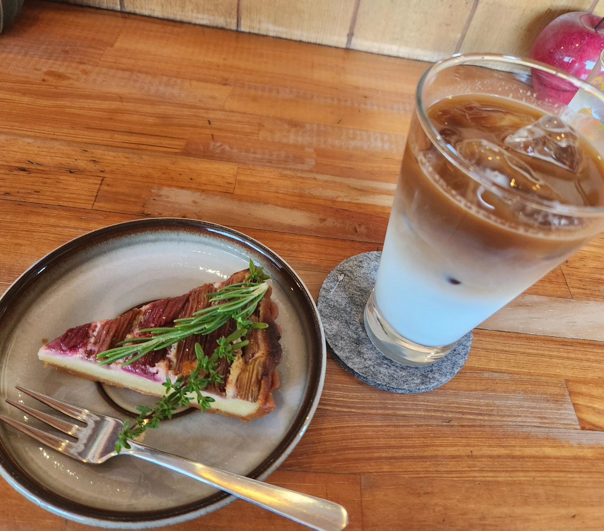 ChiinoidF's tweet image. ルバーブのタルト🥧めちゃくちゃおいしかった♡

#東松山 #東松山グルメ 
#mojacafe 
#カフェラテ
#ルバーブタルト　　
#食べ歩き好き #お店開拓したい