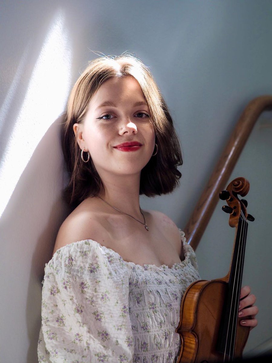 kpopviolin's tweet photo. heyy this is bjargey, i used to make kpop violin covers :)

i wanted to share a life update with you. i just won an audition for an internship in a professional symphony orchestra in germany! 
 
i hope you're all doing well. i miss you so much and miss making violin covers! <3 https://t.co/ruMhzQFpCx