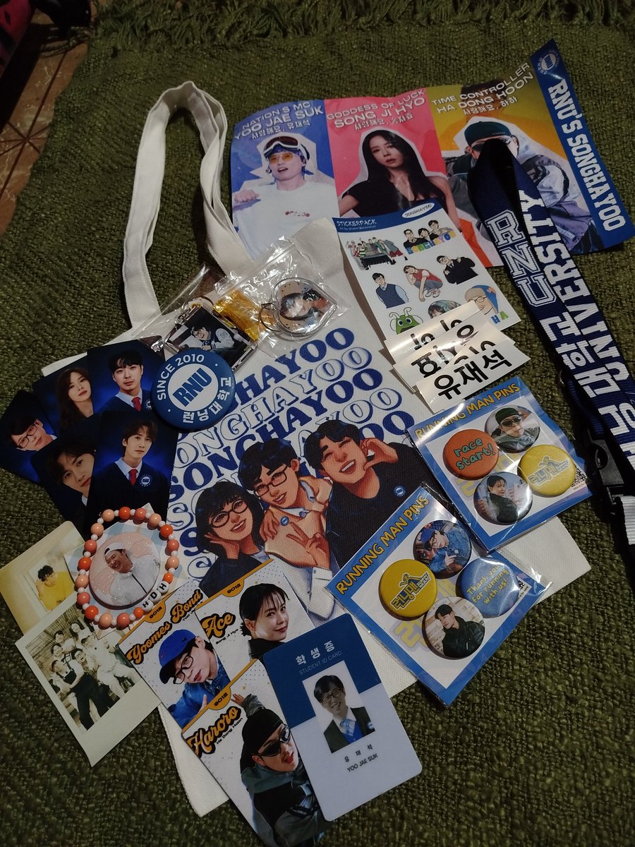 wifeofdekuuu's tweet photo. saktong sakto ang episodee for tonight hahaha SONGHAYO ftw!! First CSE thank youuu pooo @HaroroPHTwt @my_mongjihyo @nyxtical7 @donna_louiseee @lksgirin_ !! (Ang gwapo ni LKS sa grad pic shett!!!) 💙🥳✨

#RunWithASmileWithSongHaYoo https://t.co/CA00zUxYCf