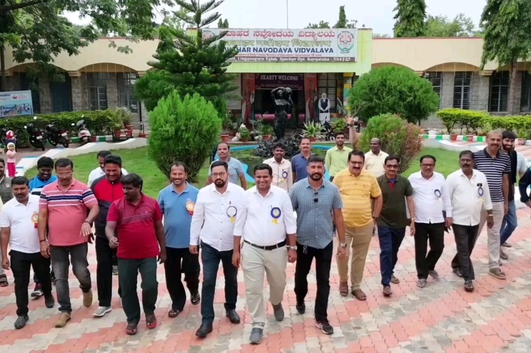 munigadu's tweet photo. Team Jnv Raichur https://t.co/KsSpf4pLAn