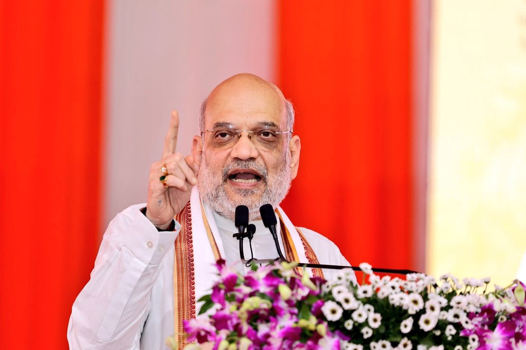 AmitThakerBJP's tweet photo. સરખેજના પાંચા તાળવ ખાતેથી કેન્દ્રીય ગૃહ તથા સહકાર મંત્રી તથા ગાંધીનગર લોકસભાના લોકપ્રિય સાંસદ શ્રી @AmitShah જીના વરદહસ્તે તથા મુખ્યમંત્રી શ્રી @Bhupendrapbjp ની ઉપસ્થિતિમાં AMC ના ₹ 1003 કરોડના વિવિધ વિકાસકામોનું લોકાર્પણ થયું સાથે જનસભાને સંબોધન કર્યું. https://t.co/UAZSHFaivl