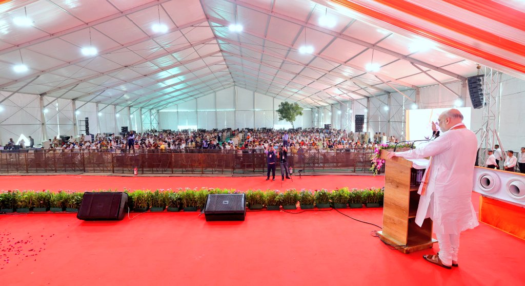 AmitThakerBJP's tweet photo. સરખેજના પાંચા તાળવ ખાતેથી કેન્દ્રીય ગૃહ તથા સહકાર મંત્રી તથા ગાંધીનગર લોકસભાના લોકપ્રિય સાંસદ શ્રી @AmitShah જીના વરદહસ્તે તથા મુખ્યમંત્રી શ્રી @Bhupendrapbjp ની ઉપસ્થિતિમાં AMC ના ₹ 1003 કરોડના વિવિધ વિકાસકામોનું લોકાર્પણ થયું સાથે જનસભાને સંબોધન કર્યું. https://t.co/UAZSHFaivl