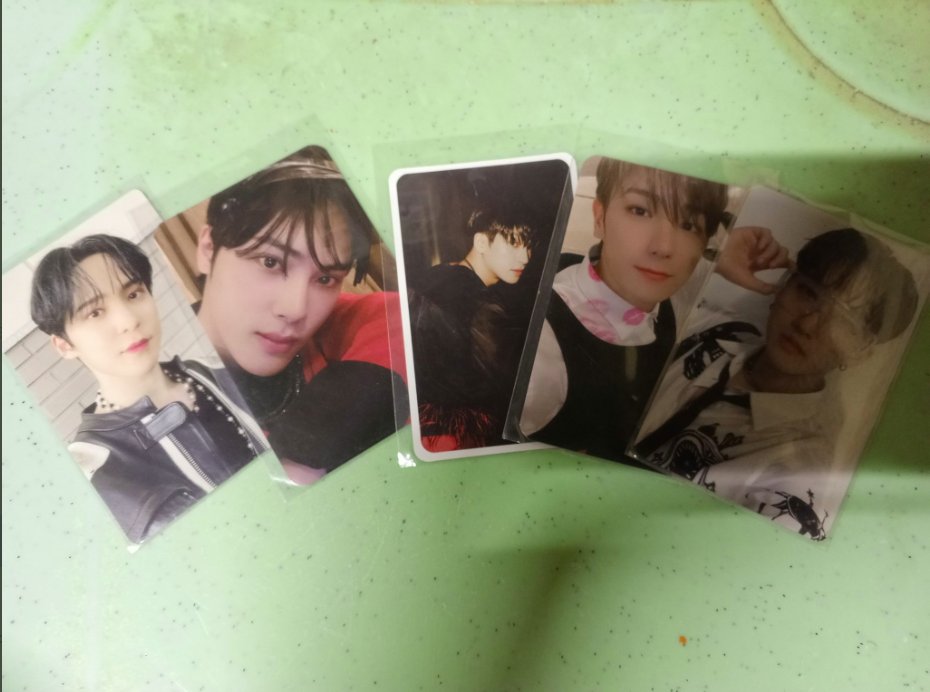 encipen's tweet photo. WTS LFB PH #chitsells 

official assorted bg photocards   
 50 each + pf 

payo/2 days 
🚚 sco 
-- gcash  
can send condi thru dm  
no to bogus buyer/joy miner 
x if sensitive  

reply or dm https://t.co/75jZOypQfJ