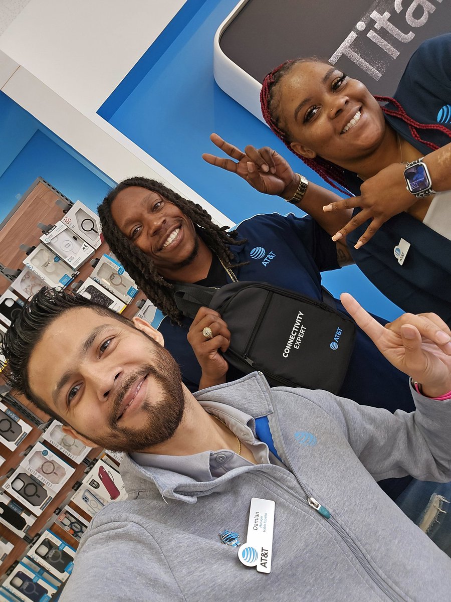 damian39w's tweet photo. @ATTRayj and I are super excited to say Mokena officially has a double certified expert. Congrats to Darius for meeting all qualifications on BOTH FirstNet and Business certification. That's how #MokenaMasters do it #TeamFusion #TeamUndisputed 🥊🥊 #GLM #HardWork https://t.co/YDh3YDTns5