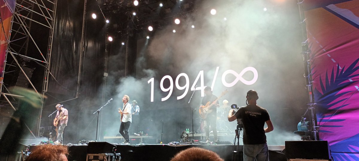 ainas_s's tweet photo. Un dels ultims concerts de @n_mutantes, el del @LowFestival Vaig anar perquè necessitava sentir-los abans del seu adéu. Em quede amb "Toda mi energia esta en la música" NM  Gràcies per haver sigut, ser i continuant sent la banda sonora de parts de la meua vida 🥹🥺2/3 https://t.co/1HgSbUkoVj